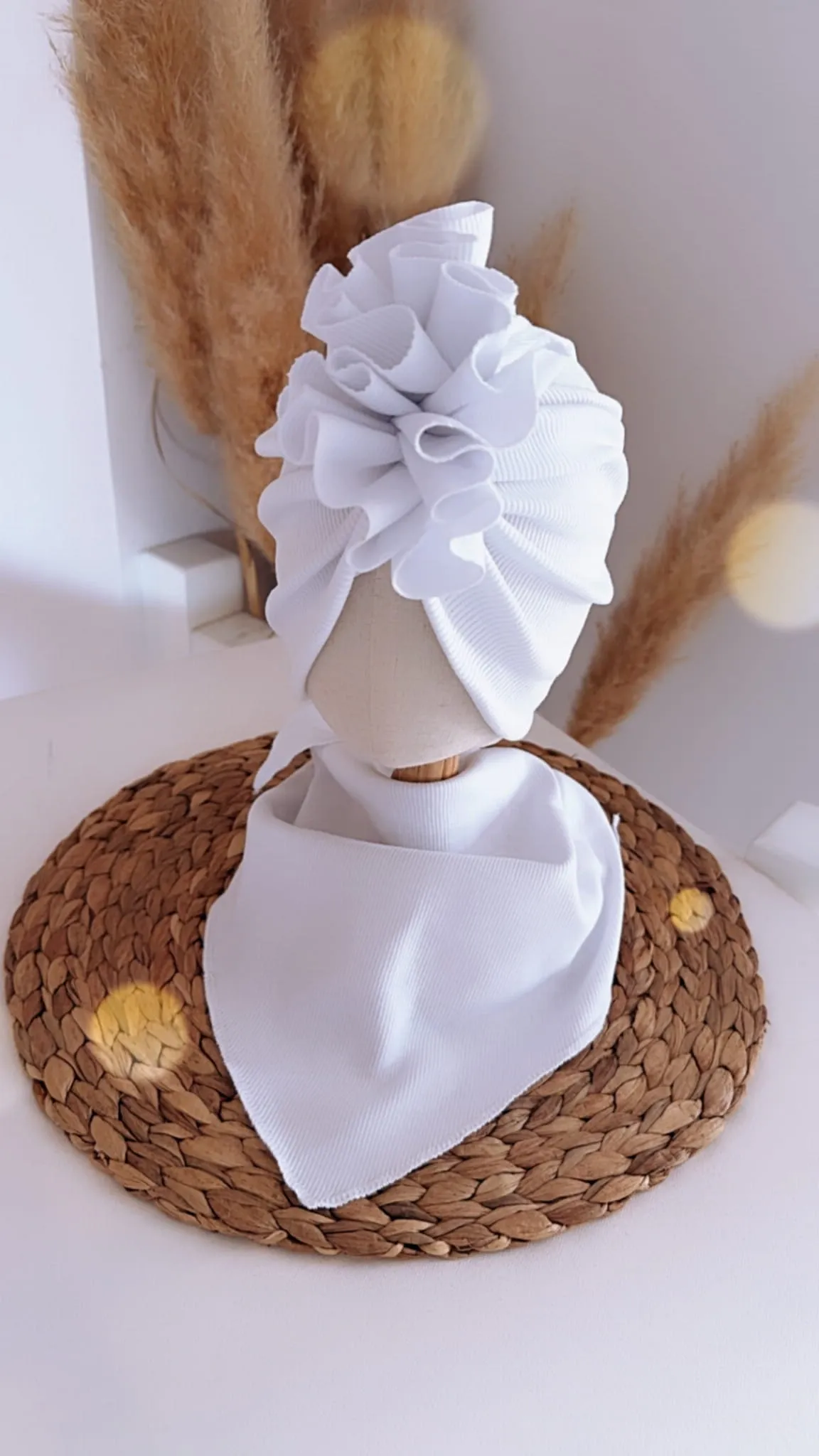 Komplet prążek turban z falbaną i chusta (biały)