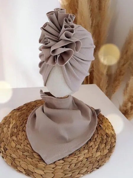 Komplet prążkowany turban z falbaną i chusta (sandy)