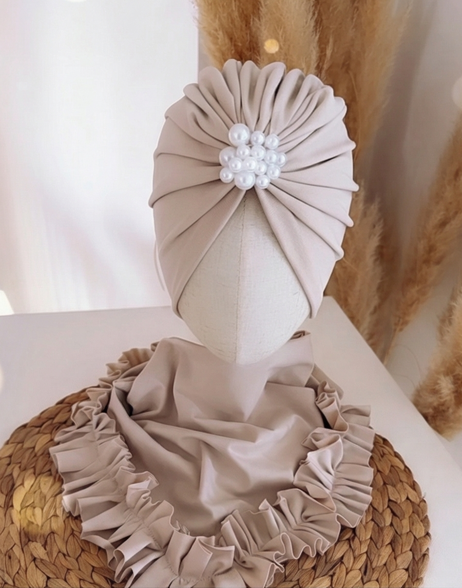 Komplet turban z perełkami i chusta z koronką (jasny beż)