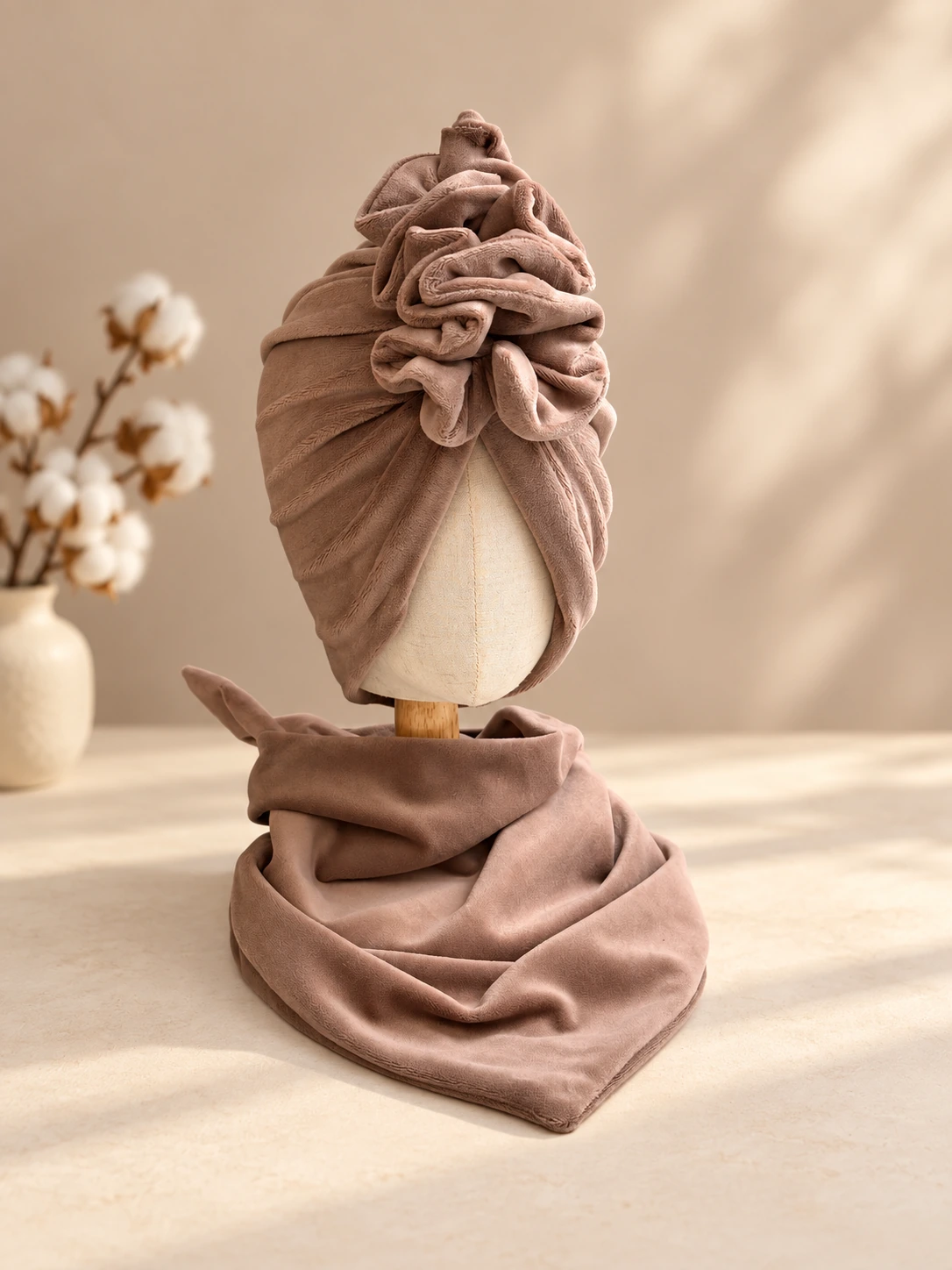 Komplet welurowy turban z falbaną i chusta (mocca) - obrazek 6